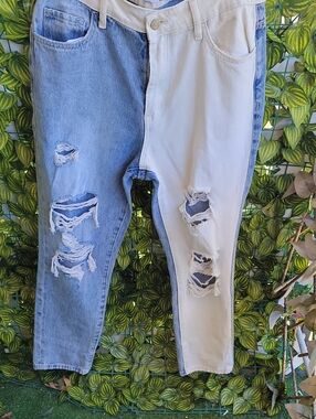 Two-Tone Distressed Women’s Jeans — Blue & White